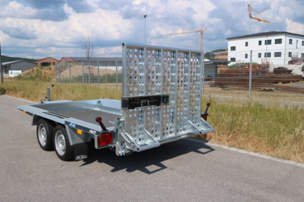 Maschinentransporter 4 m mit Überfahrwand